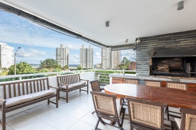 Apartamento en Venta 3 Dormitorios con Parrillero - Playa Mansa - Punta del Este 