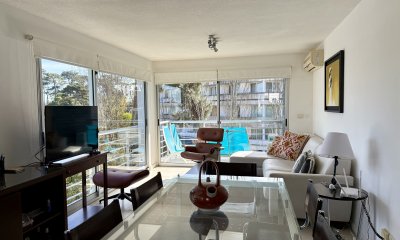 Venta Apartamento 3 Dormitorios con Parrillero Propio - Playa Mansa - Punta del Este
