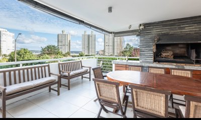 Apartamento en Venta 3 Dormitorios con Parrillero - Playa Mansa - Punta del Este