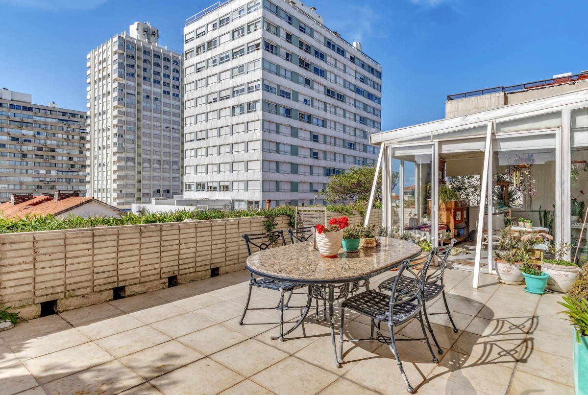 Apartamento de 2 Dormitorios en Venta Punta del Este, Península 