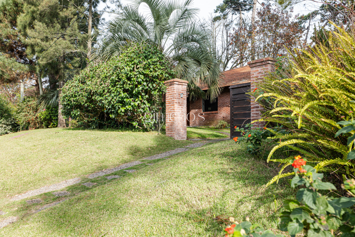 Casa ID.182 - Casa en Venta 3 Dormitorios - Punta del Este- Cantegril
