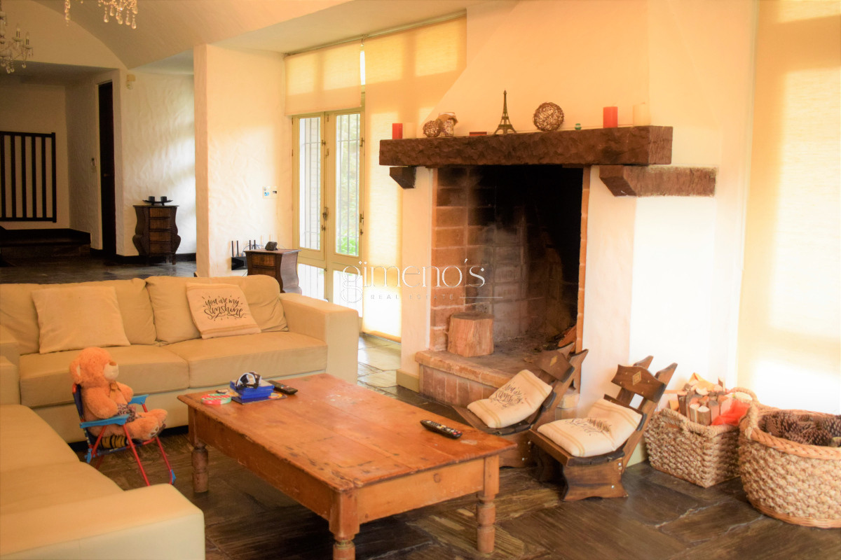 Casa ID.11 - Casa en Venta de 4 Dormitorios en Barrio Golf, a 100 mts de Hospital Británico 