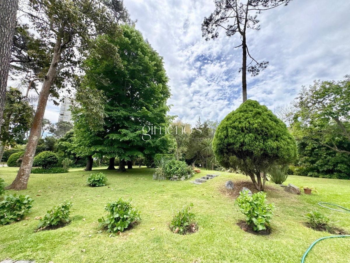 Casa ID.496 - Casa en Venta, 5 Dormitorios- Punta del Este - Playa Mansa