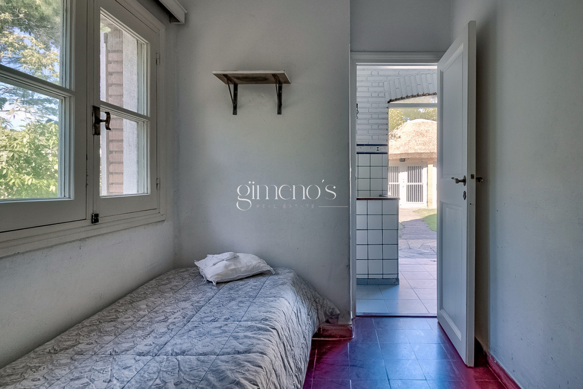 Casa ID.10 - Venta de Casa 4 Dormitorios en Mansa, Av Francia 