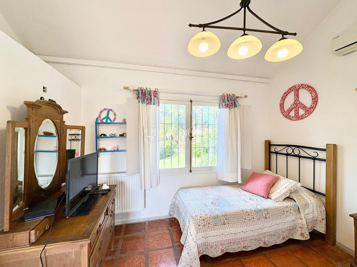 Casa ID.352 - Casa Tradicional en Alquiler de Verano - Playa Brava, Punta del Este