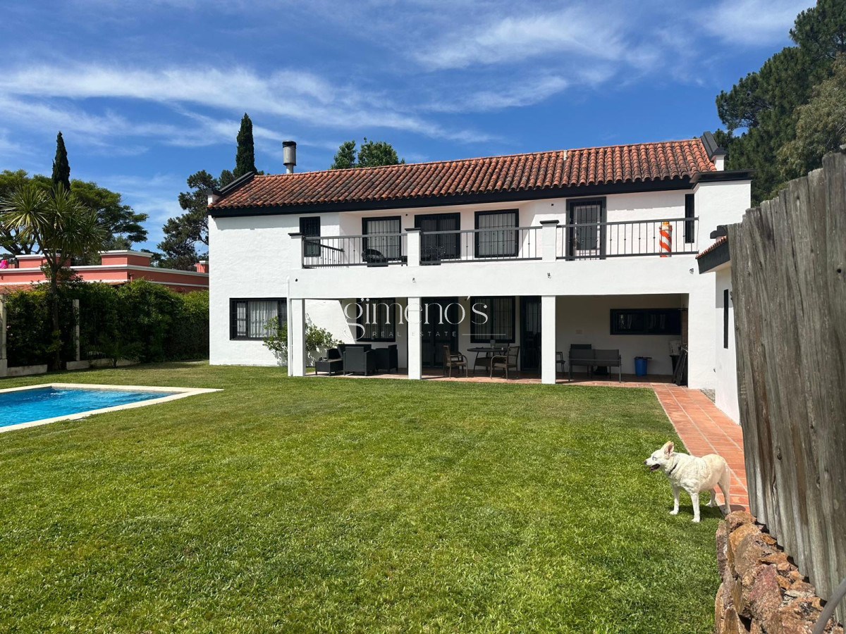 Casa ID.352 - Casa Tradicional en Alquiler de Verano - Playa Brava, Punta del Este