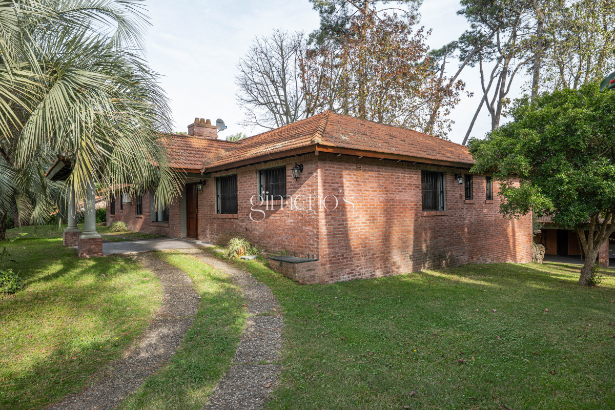 Casa ID.182 - Casa en Venta 3 Dormitorios - Punta del Este- Cantegril