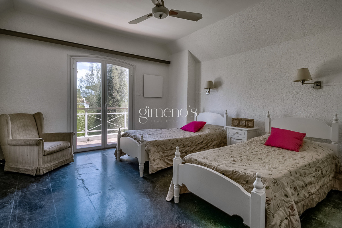 Casa ID.10 - Venta de Casa 4 Dormitorios en Mansa, Av Francia 