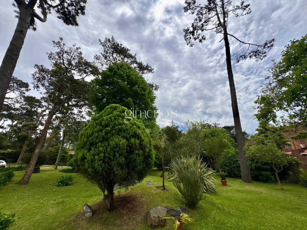 Casa ID.496 - Casa en Venta, 5 Dormitorios- Punta del Este - Playa Mansa