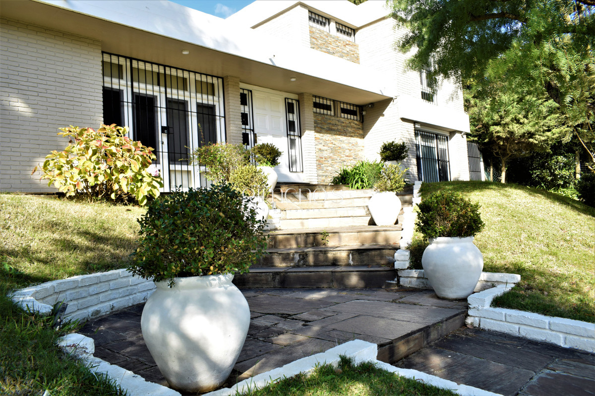 Casa ID.11 - Casa en Venta de 4 Dormitorios en Barrio Golf, a 100 mts de Hospital Británico 