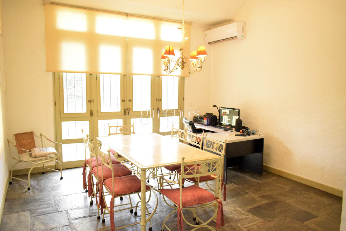 Casa ID.11 - Casa en Venta de 4 Dormitorios en Barrio Golf, a 100 mts de Hospital Británico 