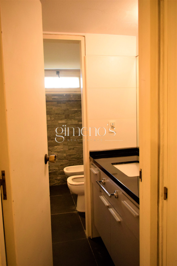 Casa ID.11 - Casa en Venta de 4 Dormitorios en Barrio Golf, a 100 mts de Hospital Británico 
