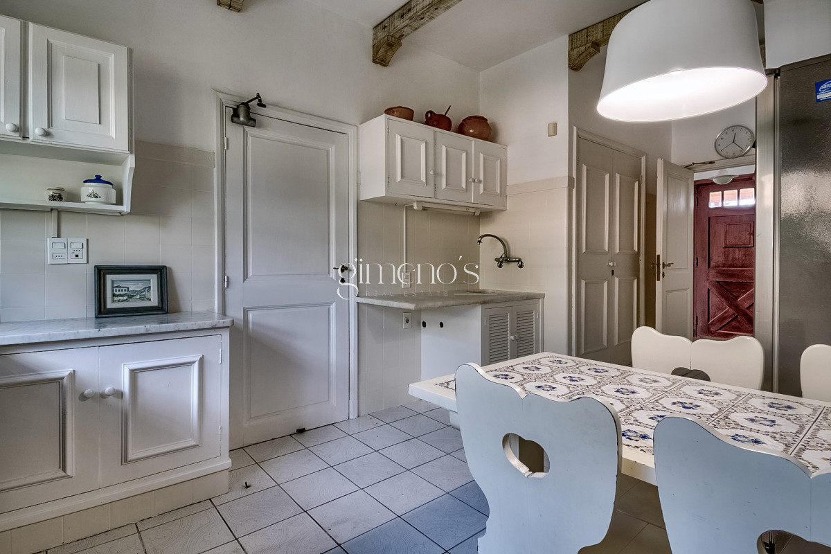 Casa ID.10 - Venta de Casa 4 Dormitorios en Mansa, Av Francia 