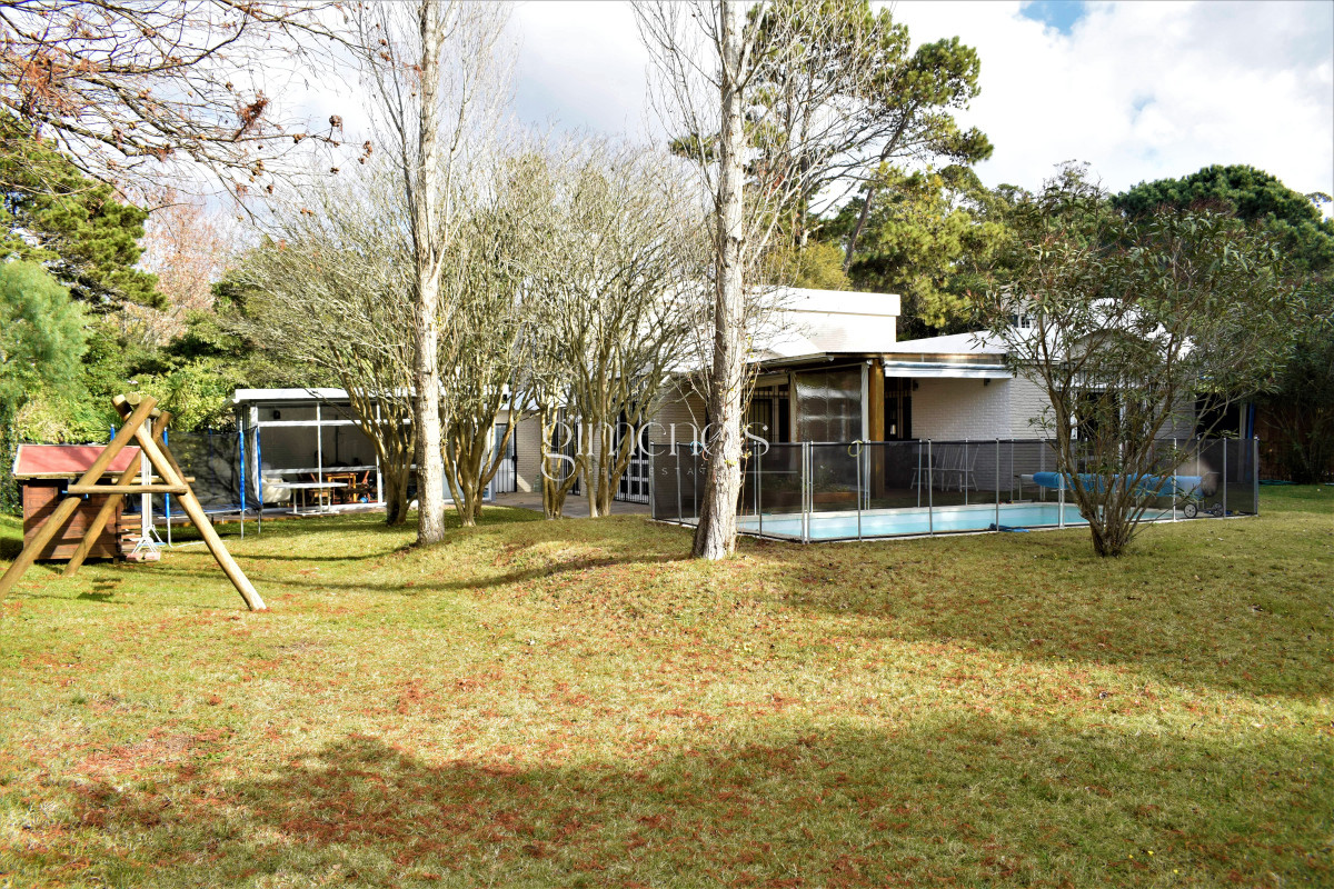 Casa ID.11 - Casa en Venta de 4 Dormitorios en Barrio Golf, a 100 mts de Hospital Británico 