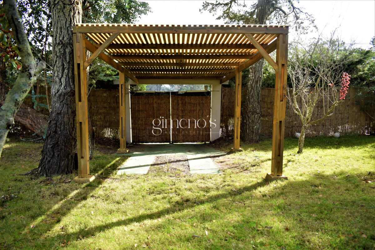 Casa ID.11 - Casa en Venta de 4 Dormitorios en Barrio Golf, a 100 mts de Hospital Británico 