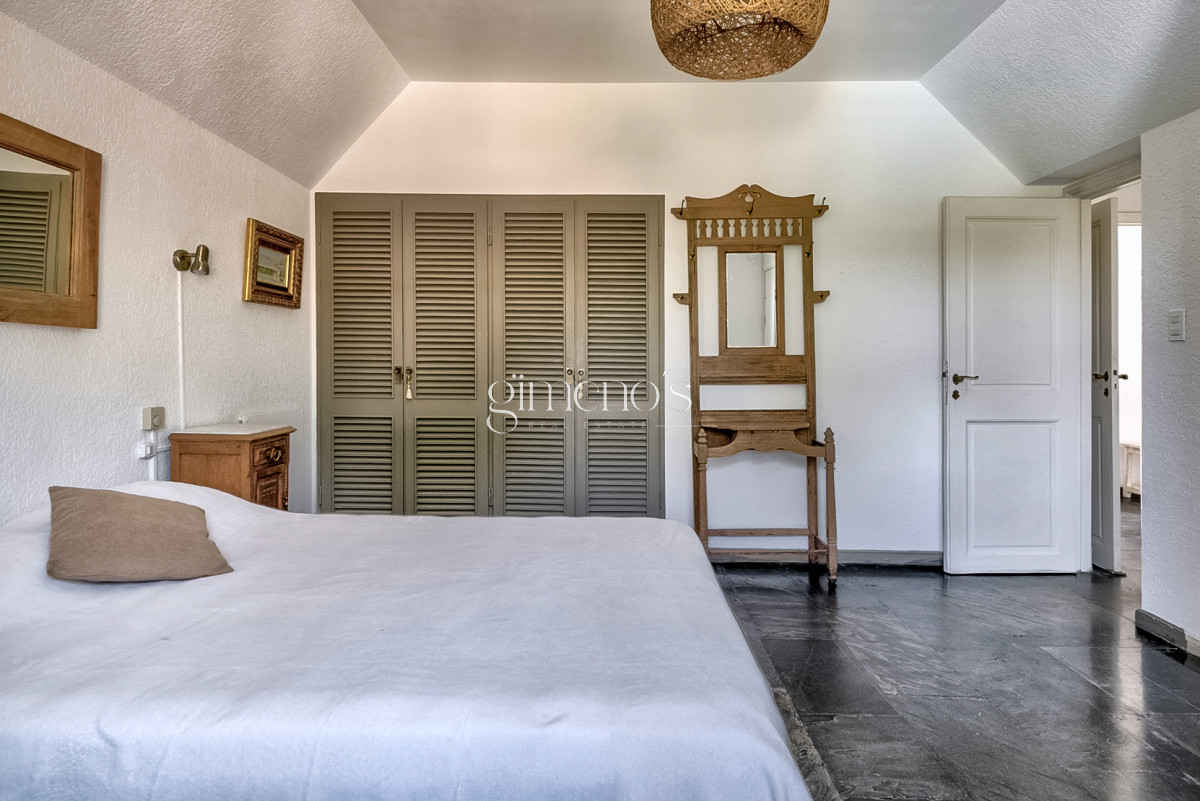 Casa ID.10 - Venta de Casa 4 Dormitorios en Mansa, Av Francia 