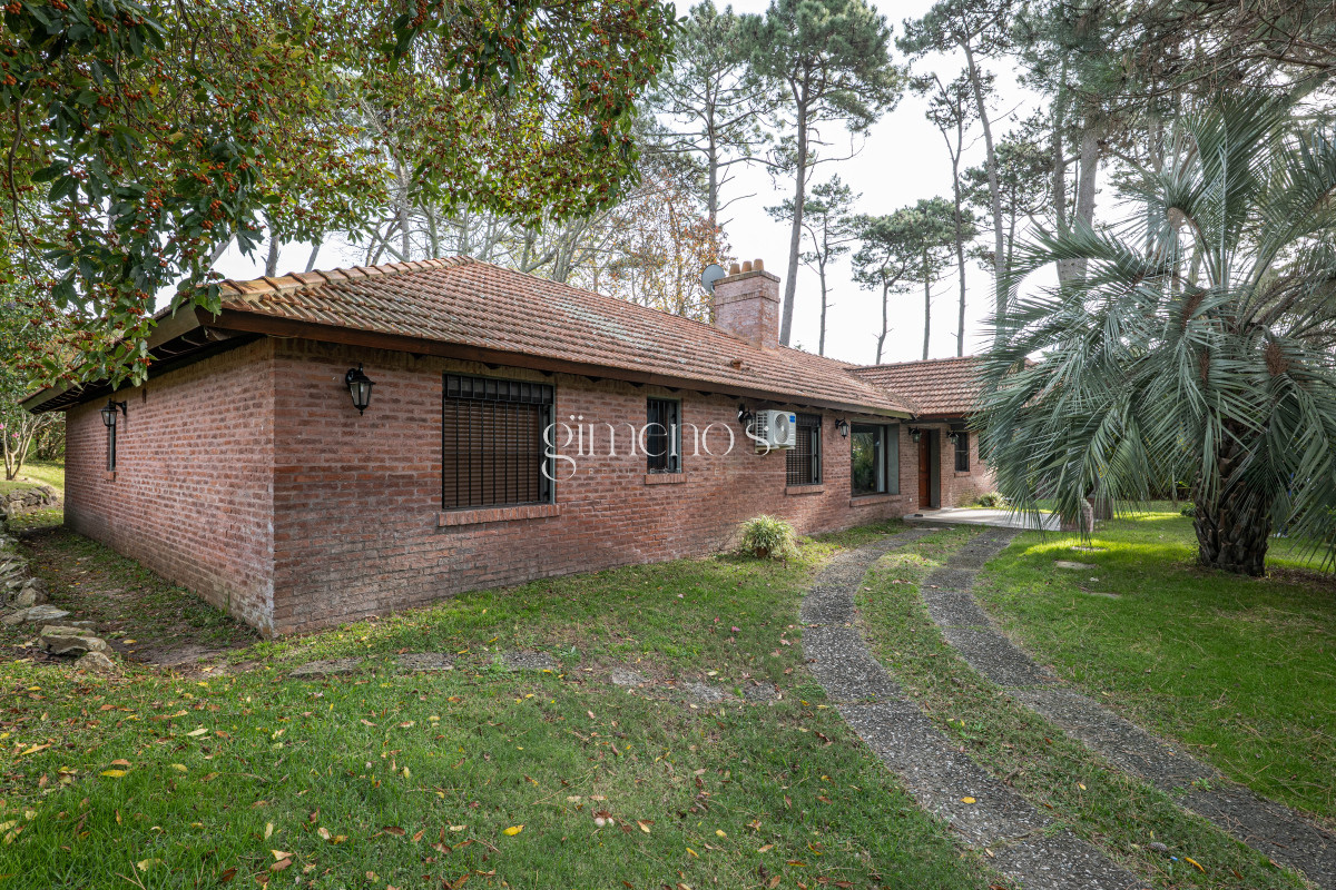Casa ID.182 - Casa en Venta 3 Dormitorios - Punta del Este- Cantegril