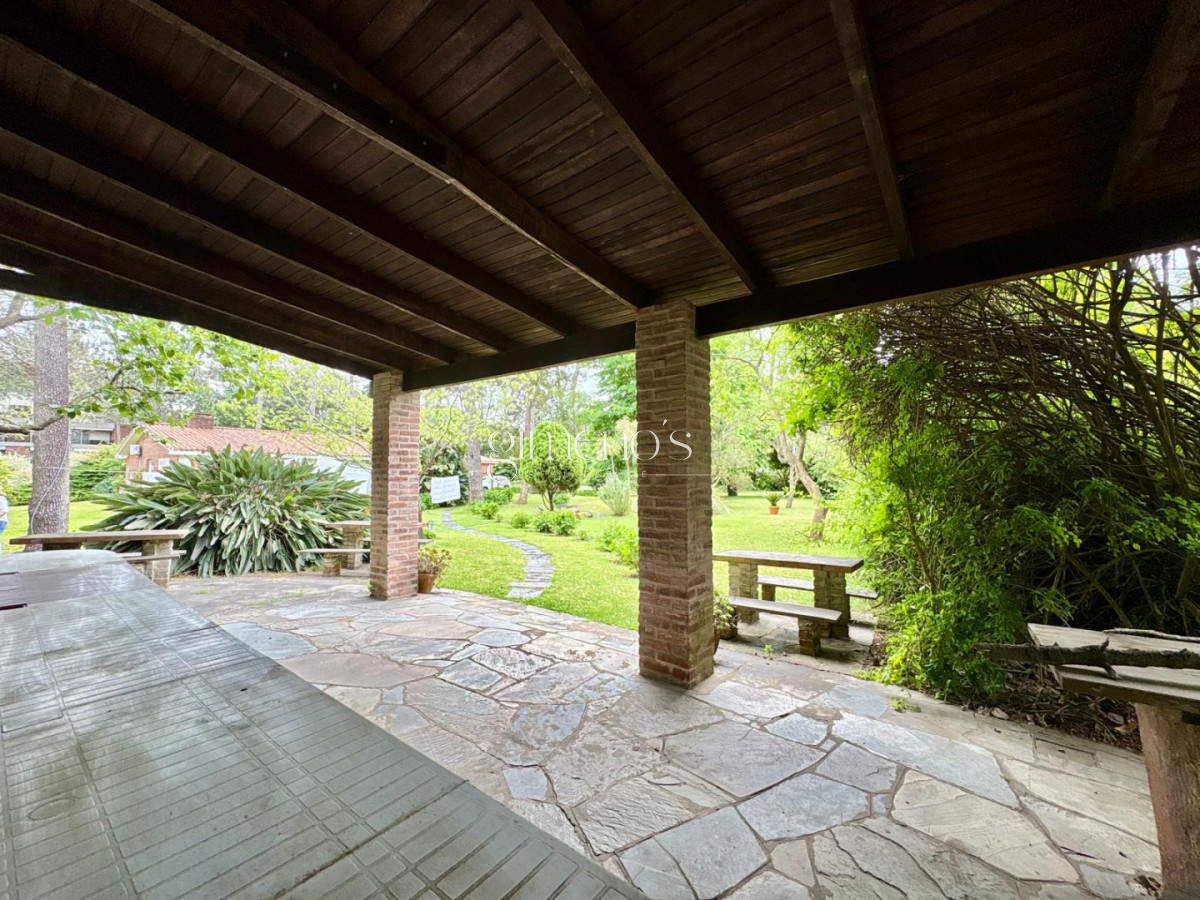 Casa ID.496 - Casa en Venta, 5 Dormitorios- Punta del Este - Playa Mansa