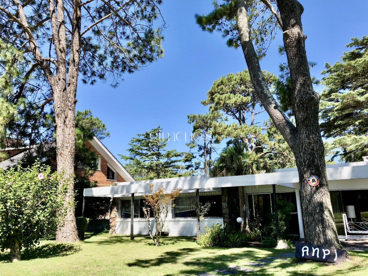 Casa ID.390 - Casa de 4 Dormitorios - Alquiler de Verano - Punta del Este - Mansa