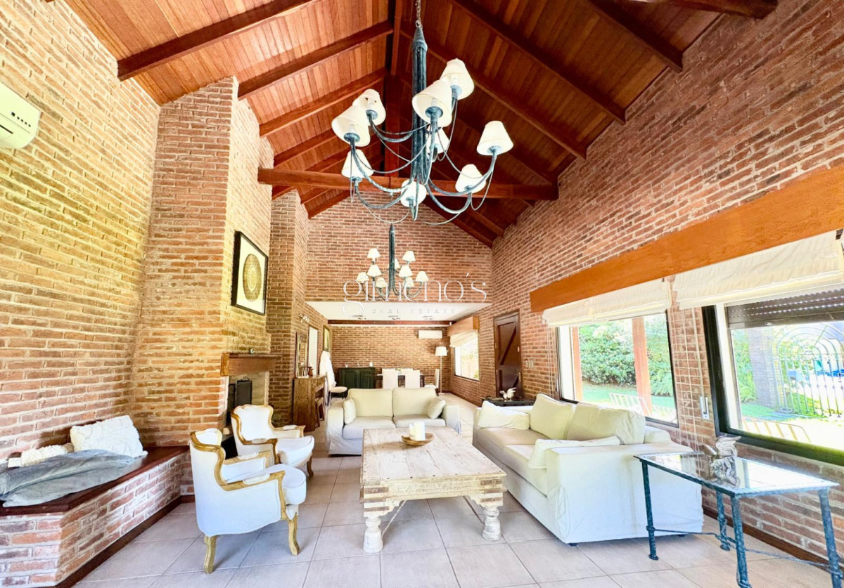Casa ID.530 - Casa de 4 Dormitorios - Alquiler de Verano - Punta del Este - Mansa