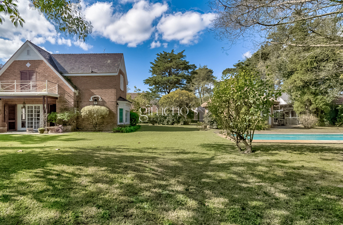 Casa ID.10 - Venta de Casa 4 Dormitorios en Mansa, Av Francia 