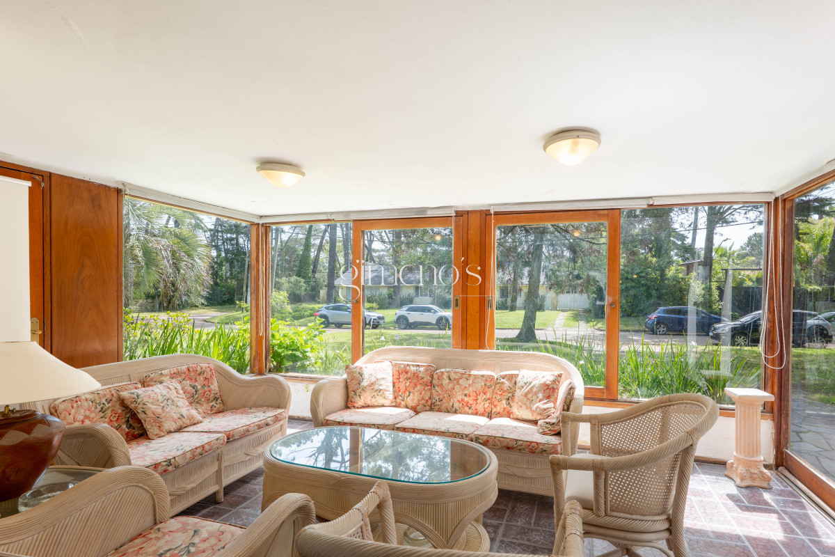 Casa en Venta, 5 Dormitorios - Punta del Este -  Playa Mansa