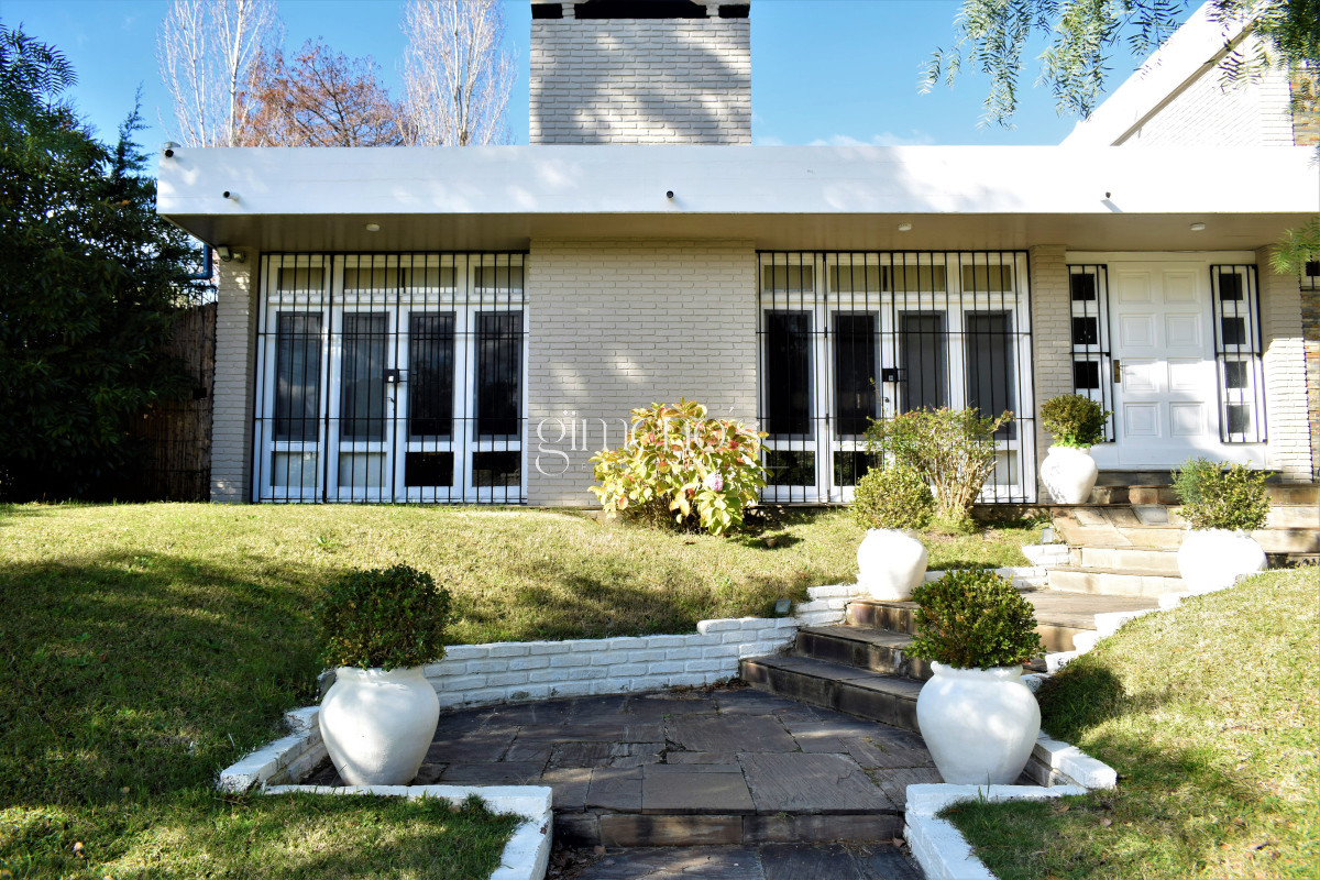 Casa ID.11 - Casa en Venta de 4 Dormitorios en Barrio Golf, a 100 mts de Hospital Británico 