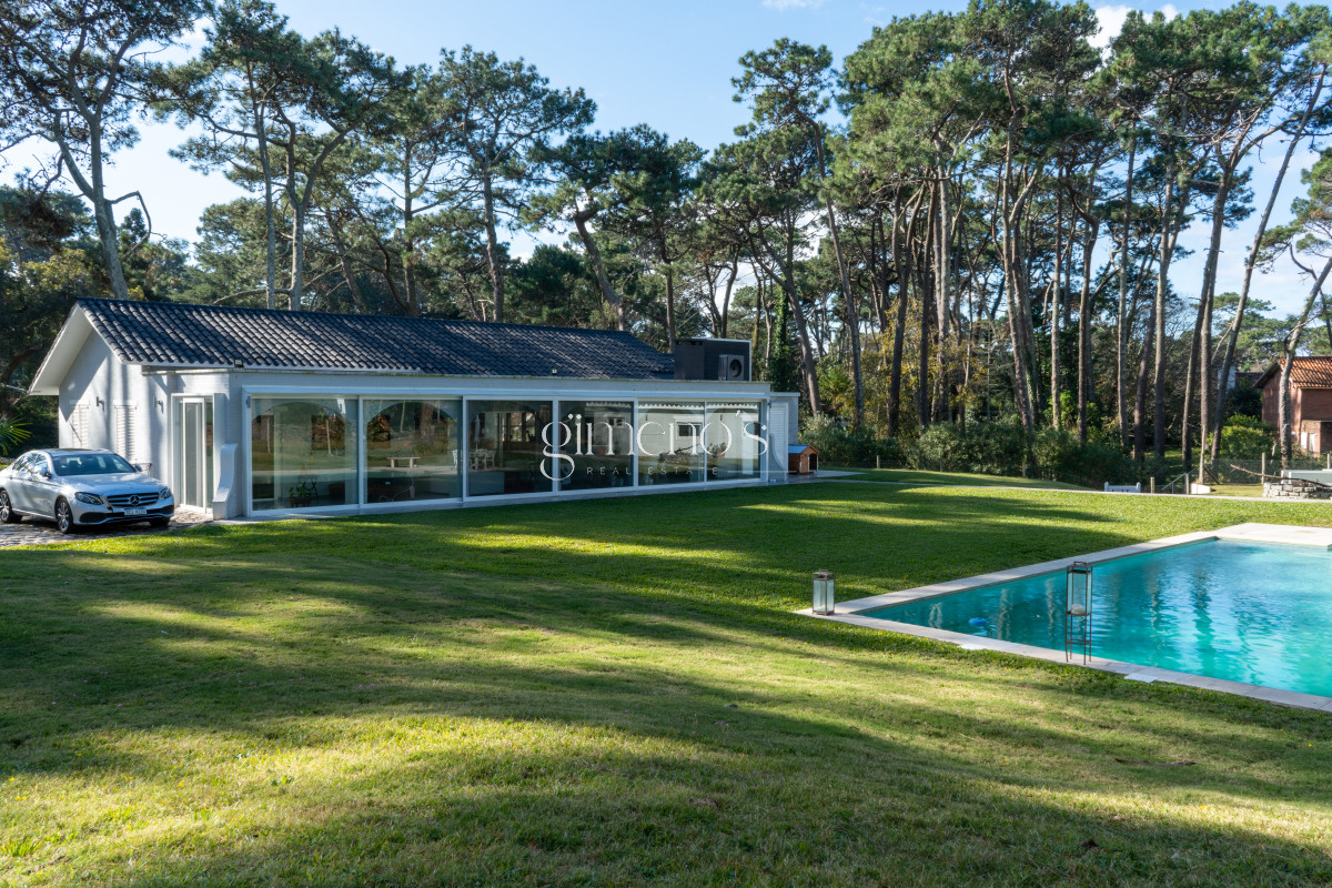 Casa ID.9 - Venta de Casa 4 Dormitorios en San Rafael, Punta del Este 