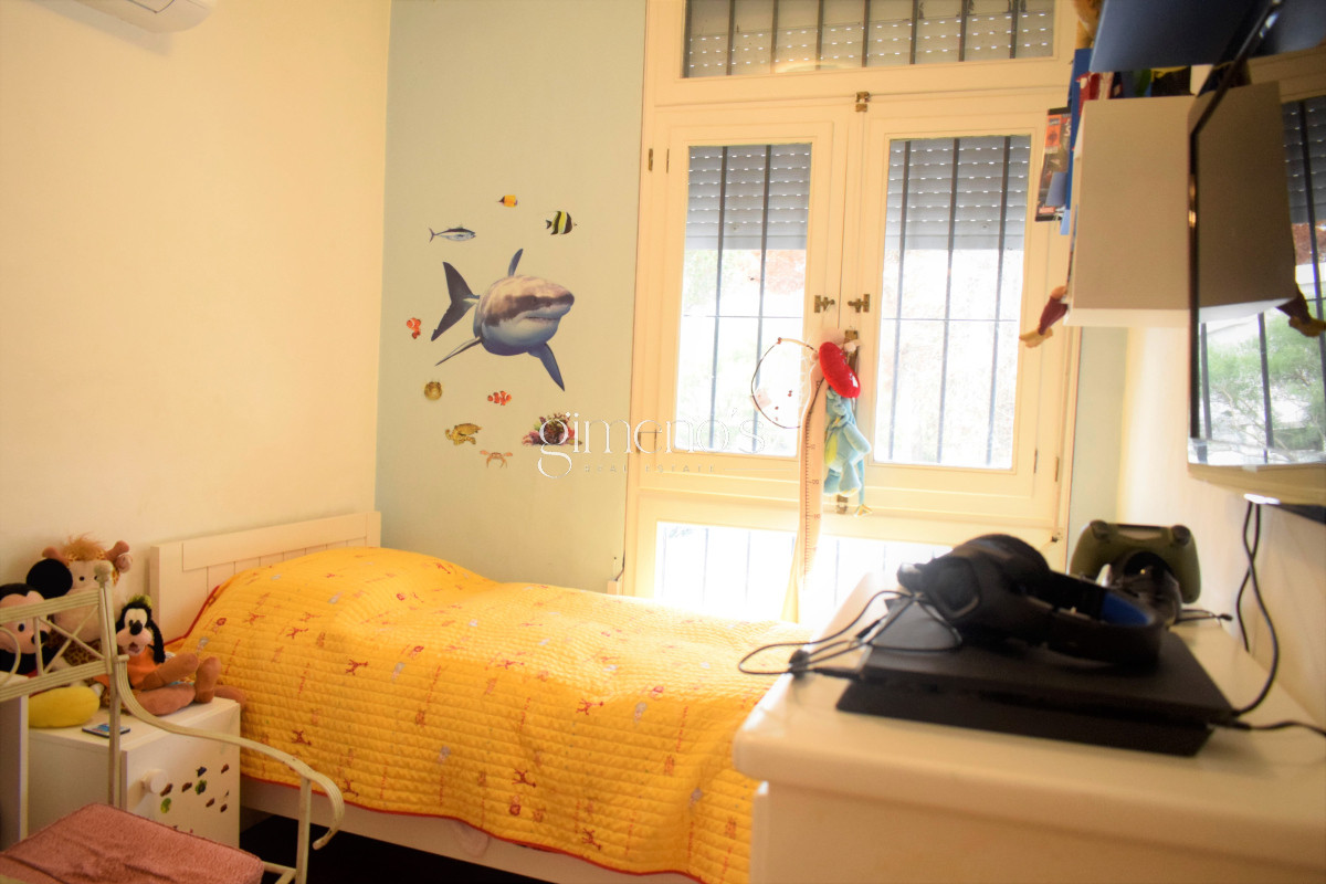 Casa ID.11 - Casa en Venta de 4 Dormitorios en Barrio Golf, a 100 mts de Hospital Británico 