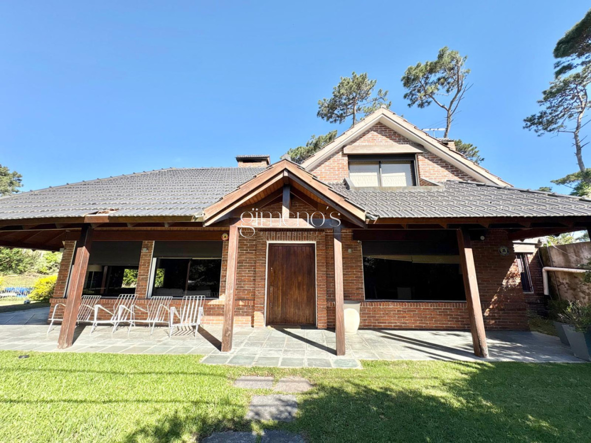Casa ID.530 - Casa de 4 Dormitorios - Alquiler de Verano - Punta del Este - Mansa