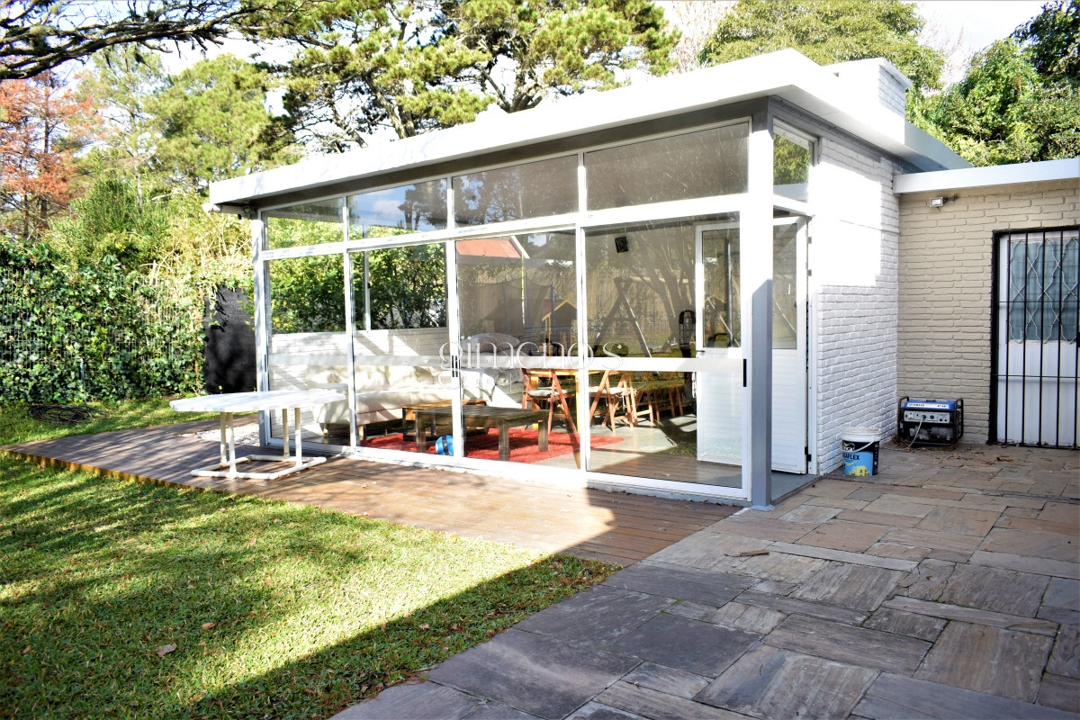 Casa ID.11 - Casa en Venta de 4 Dormitorios en Barrio Golf, a 100 mts de Hospital Británico 