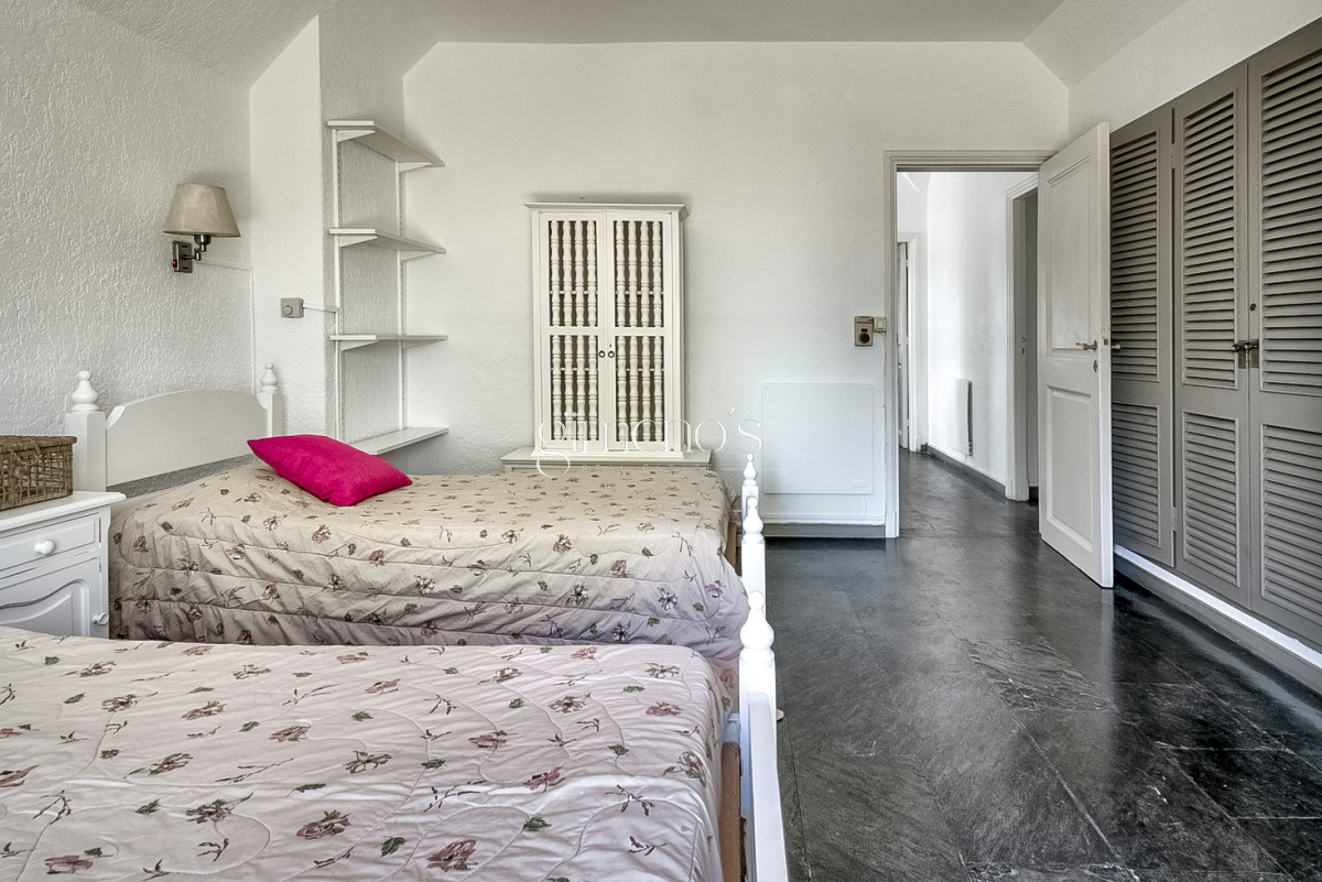 Casa ID.10 - Venta de Casa 4 Dormitorios en Mansa, Av Francia 