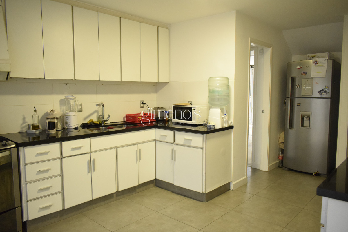 Casa ID.11 - Casa en Venta de 4 Dormitorios en Barrio Golf, a 100 mts de Hospital Británico 