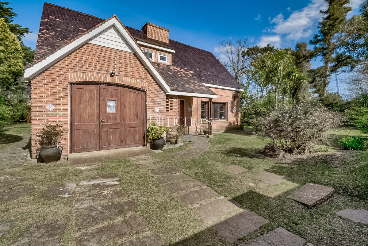 Casa ID.10 - Venta de Casa 4 Dormitorios en Mansa, Av Francia 