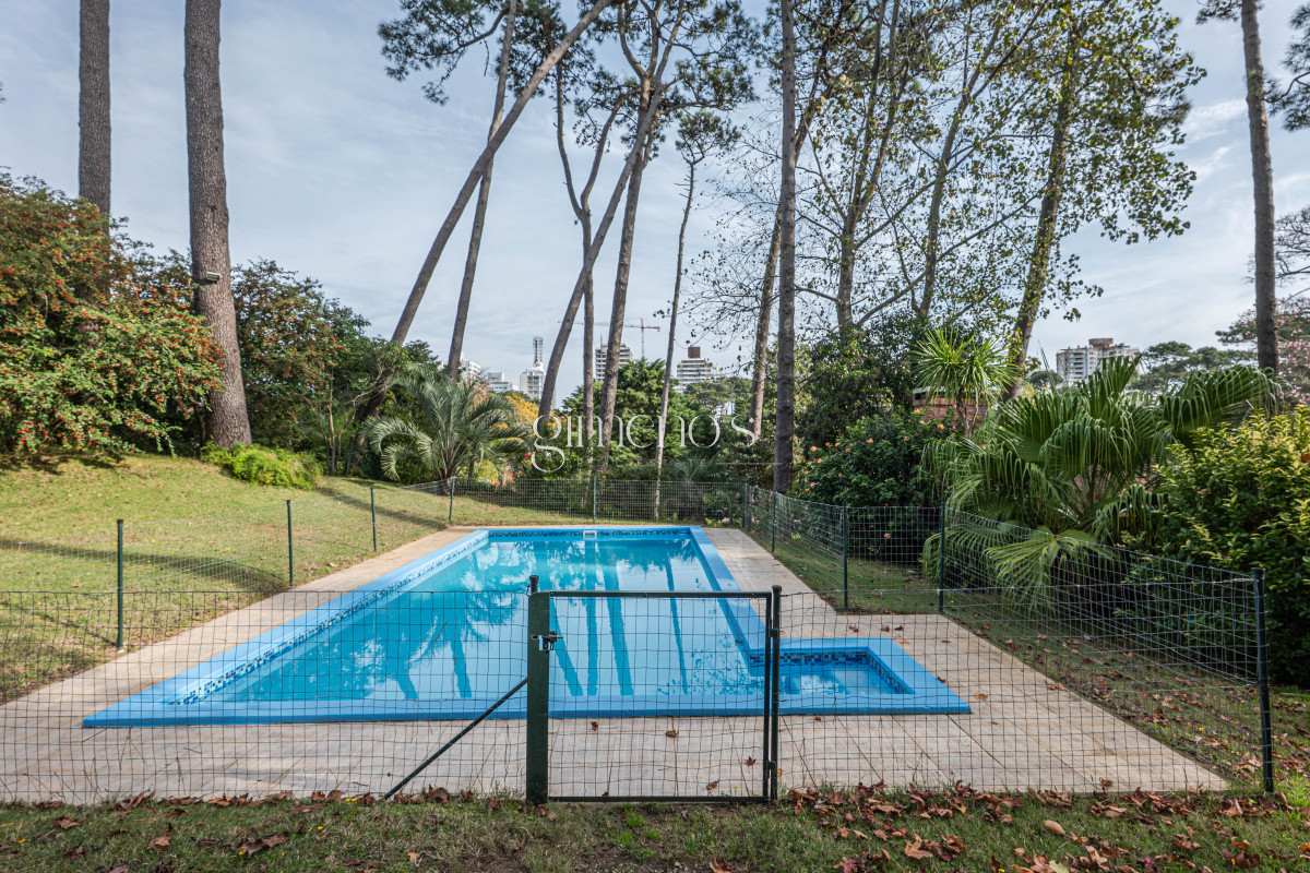 Casa ID.182 - Casa en Venta 3 Dormitorios - Punta del Este- Cantegril