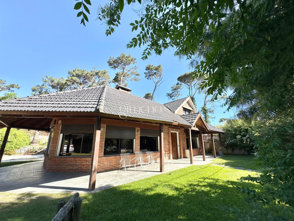 Casa ID.530 - Casa de 4 Dormitorios - Alquiler de Verano - Punta del Este - Mansa