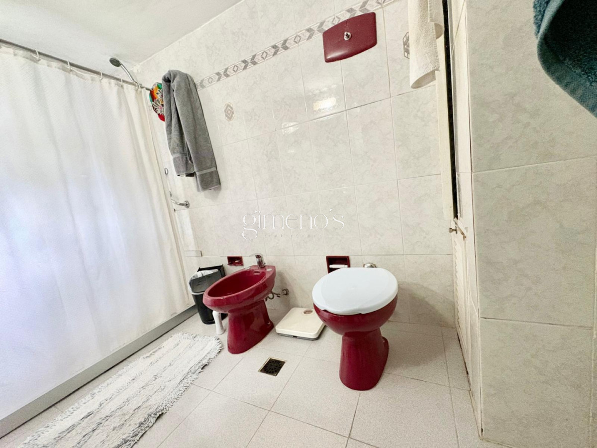 Casa ID.496 - Casa en Venta, 5 Dormitorios- Punta del Este - Playa Mansa