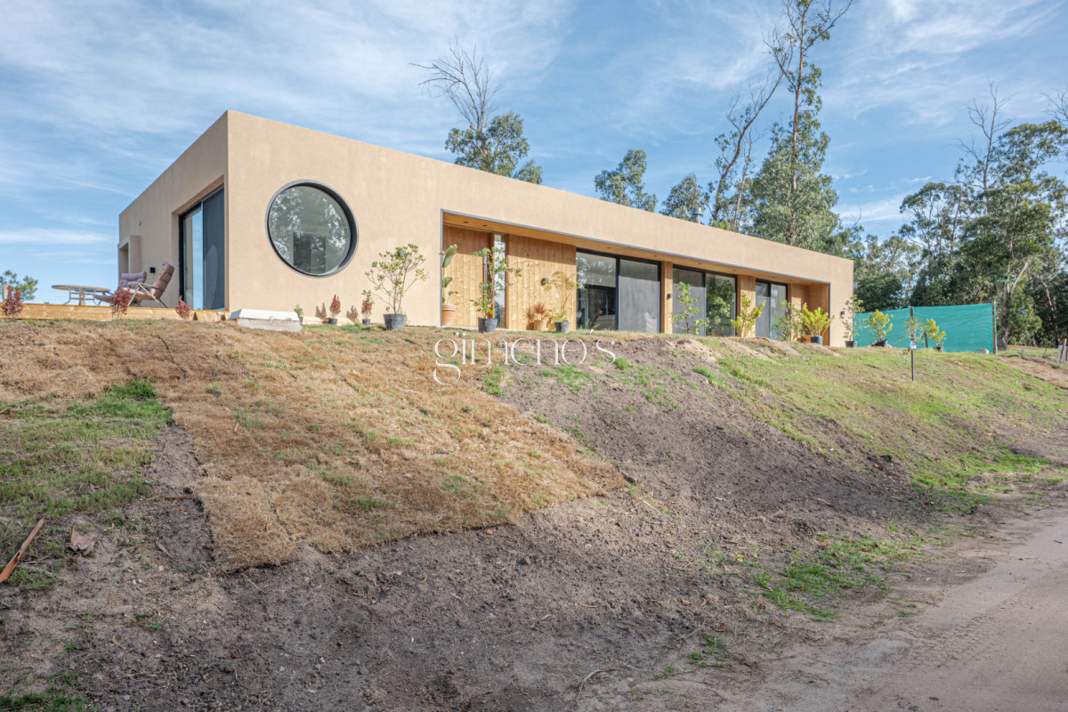 Casa ID.1129 - Casa en Venta a Estrenar 3 suites en La Cañada - Distrito 52 - Punta del Este  