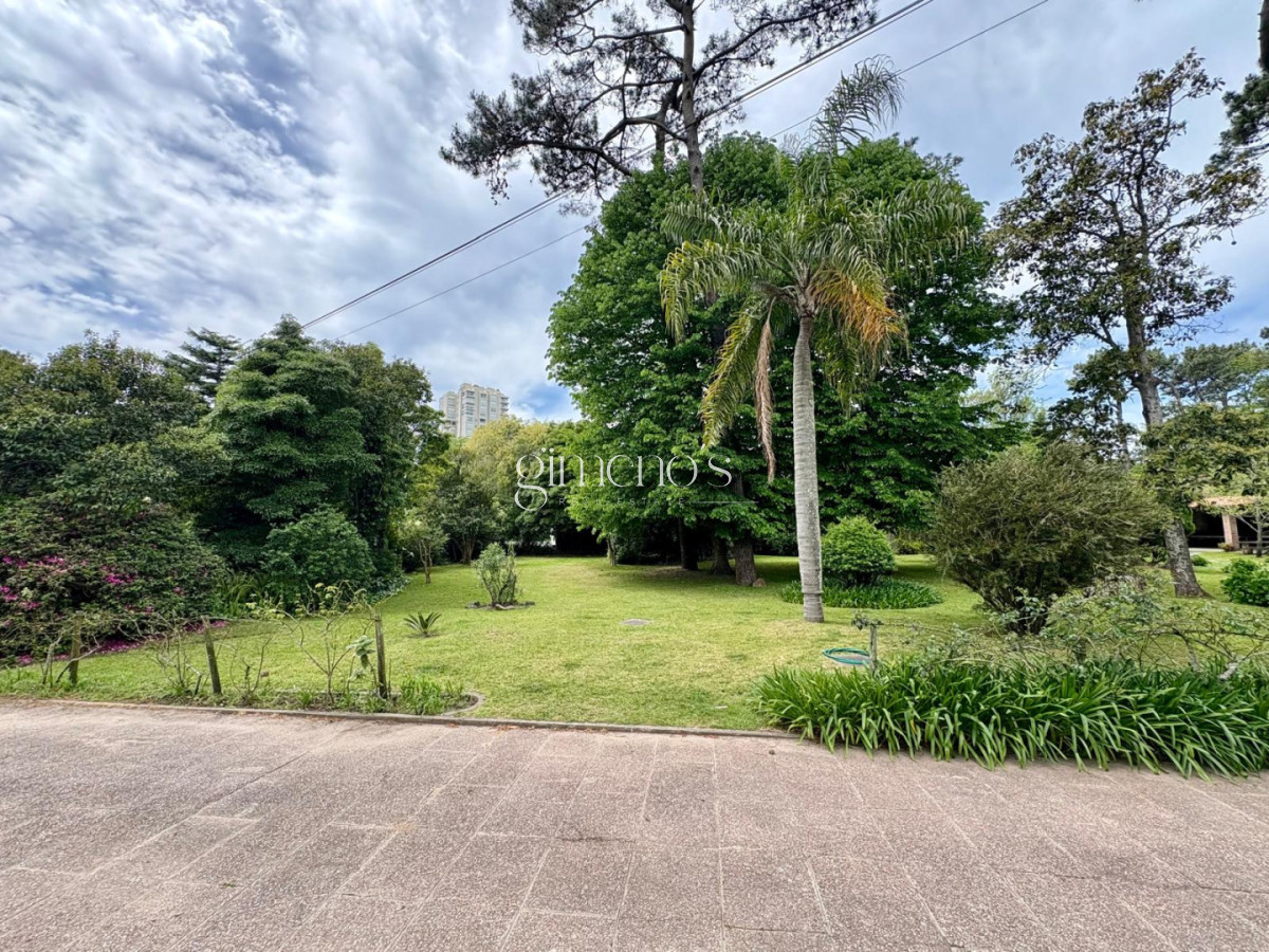 Casa ID.496 - Casa en Venta, 5 Dormitorios- Punta del Este - Playa Mansa