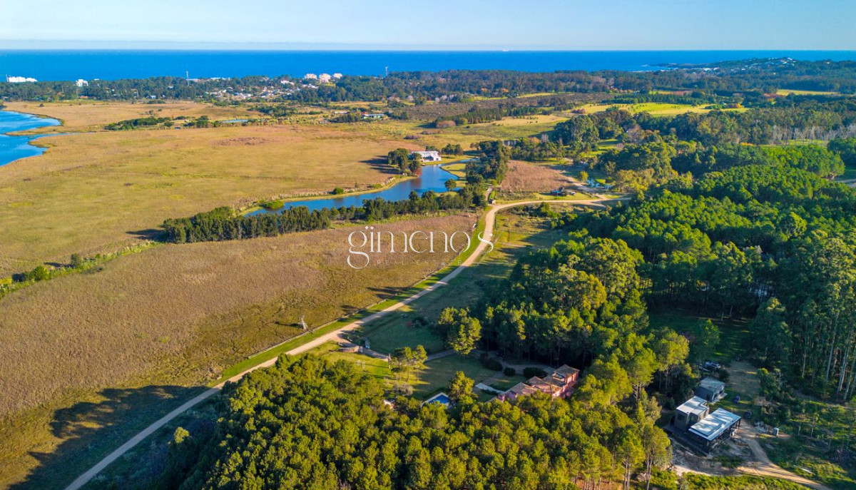 Casa ID.303 - Casa en Venta 4 Dormitorios - Laguna del Diario - Punta del Este 