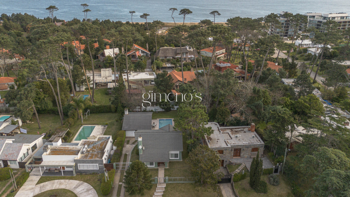 Casa ID.298 - Venta Casa 3 Dormitorios y Dependencia - Punta del Este - Playa Mansa 