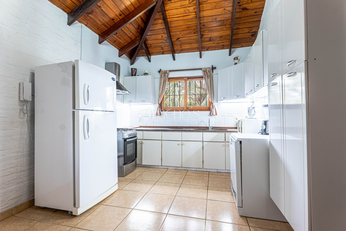 Casa ID.182 - Casa en Venta 3 Dormitorios - Punta del Este- Cantegril