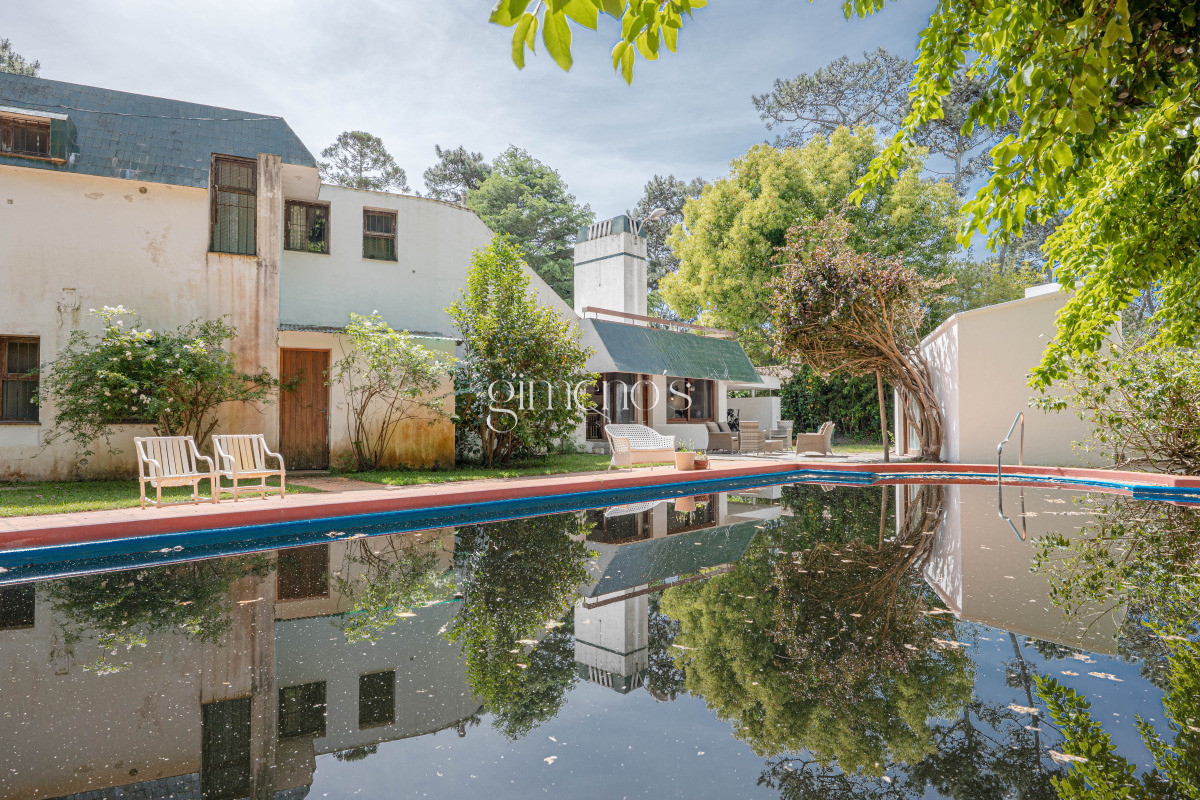 Casa ID.440 - Casa en Venta, 5 Dormitorios - Punta del Este -  Playa Mansa