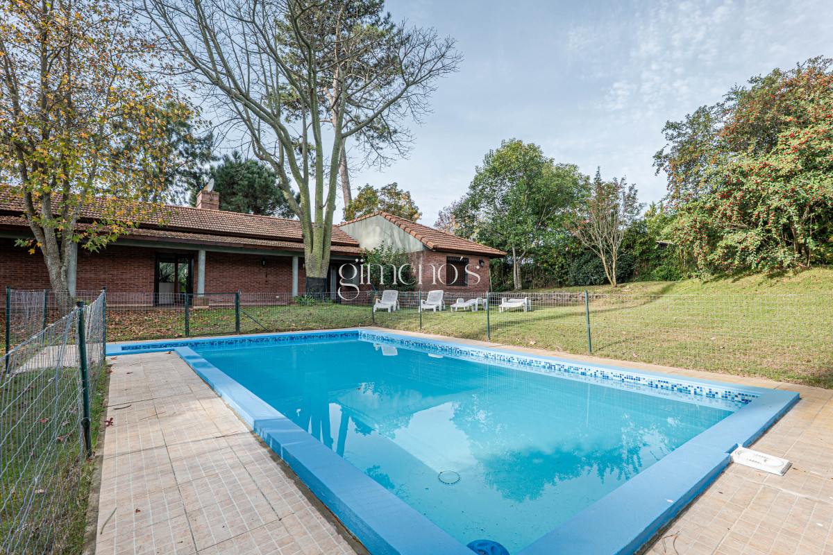 Casa ID.182 - Casa en Venta 3 Dormitorios - Punta del Este- Cantegril