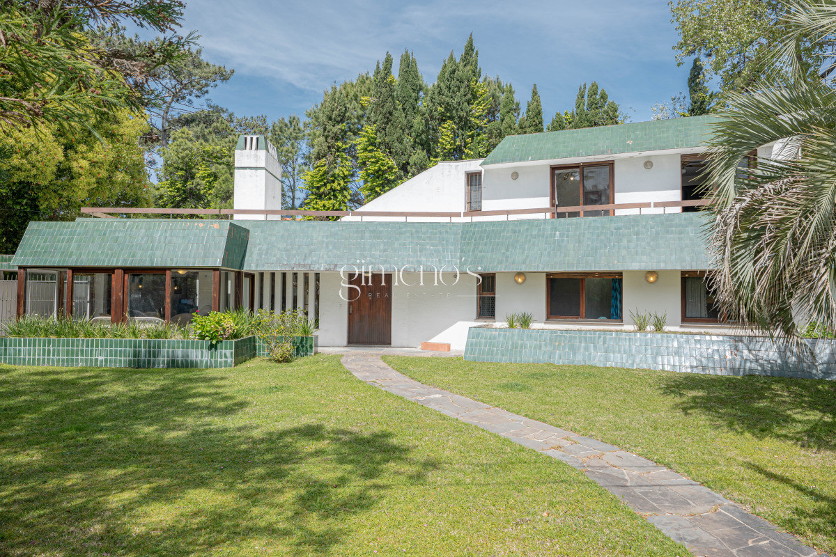 Casa ID.440 - Casa en Venta, 5 Dormitorios - Punta del Este -  Playa Mansa