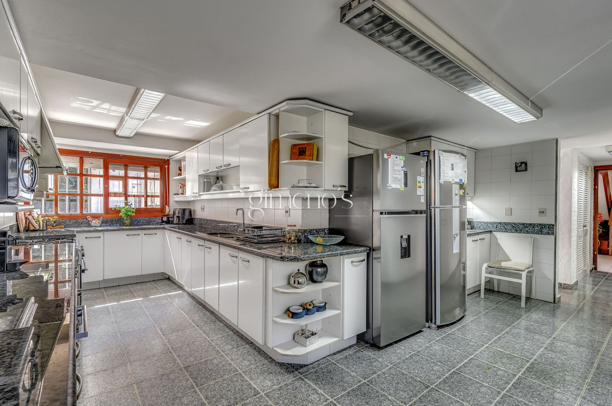 Casa ID.330 - Casa  en Venta 3 Dormitorios en el Barrio Golf Punta del Este - Playa Brava