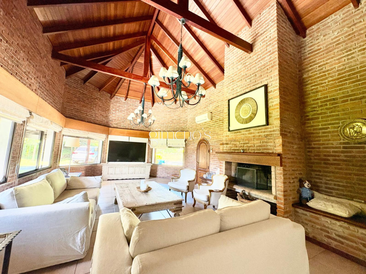 Casa ID.530 - Casa de 4 Dormitorios - Alquiler de Verano - Punta del Este - Mansa