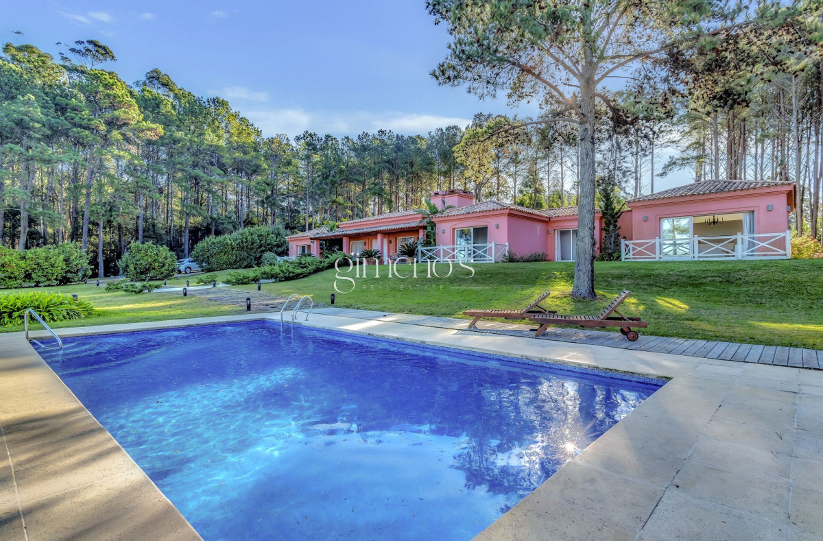 Casa ID.303 - Casa en Venta 4 Dormitorios - Laguna del Diario - Punta del Este 