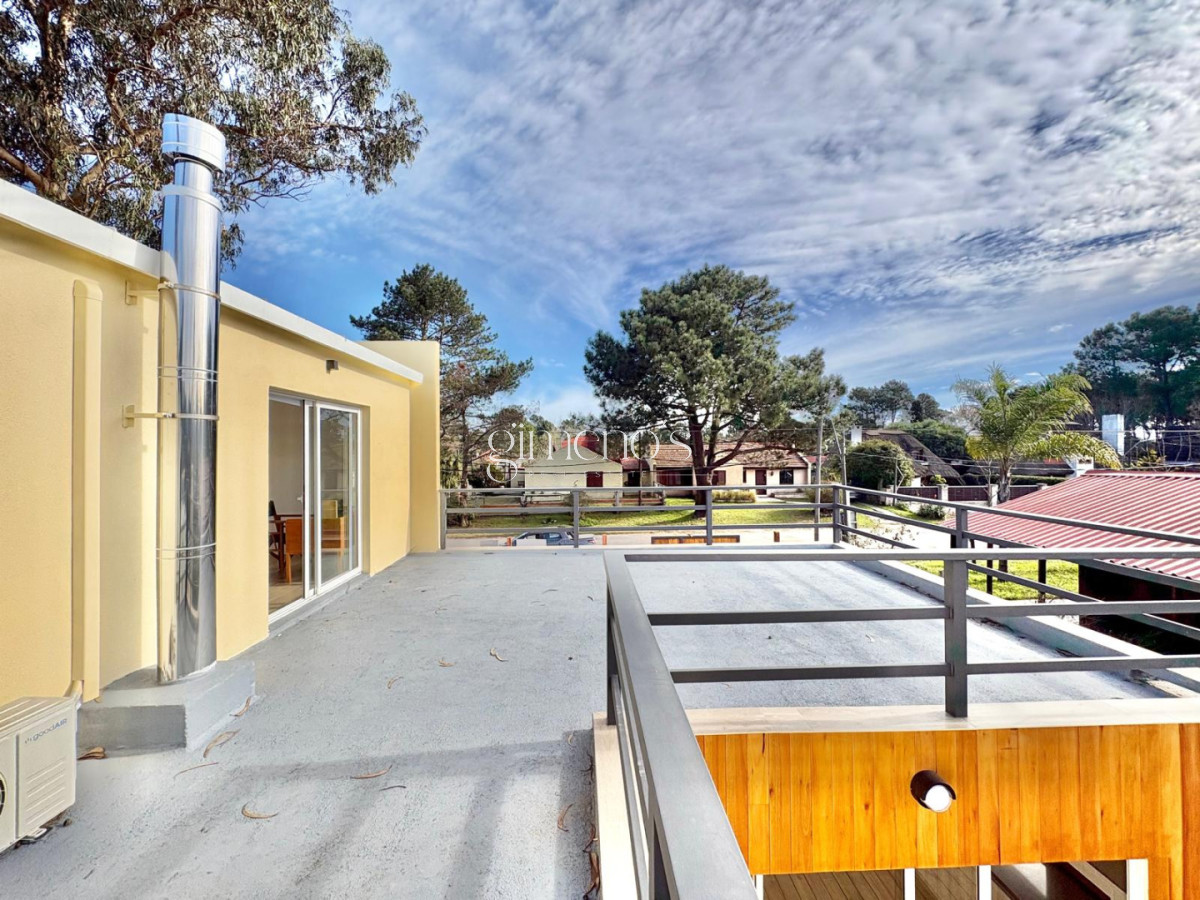 Casa ID.1580 - Casa En Venta 3 Dormitorios- Pinares - Punta del Este 