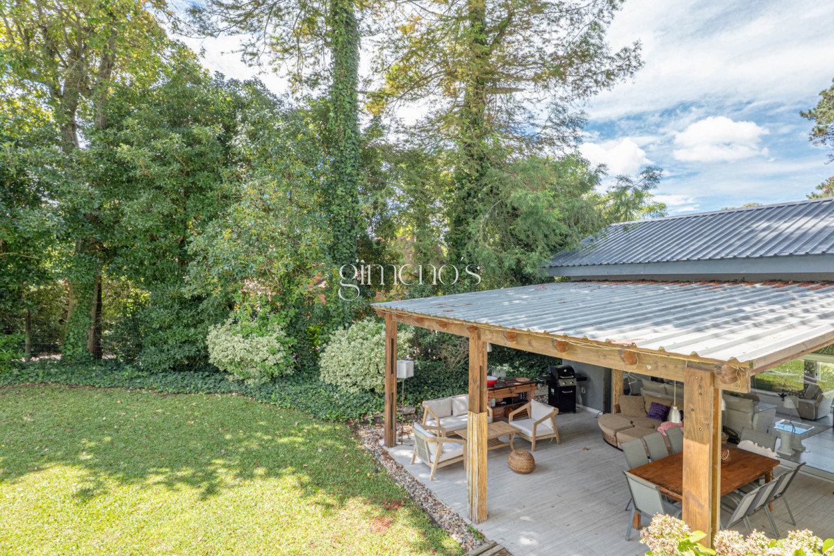 Casa ID.936 - Casa en Alquiler Anual - 5 Dormitorios en Suite - Barrio Golf - Punta del Este